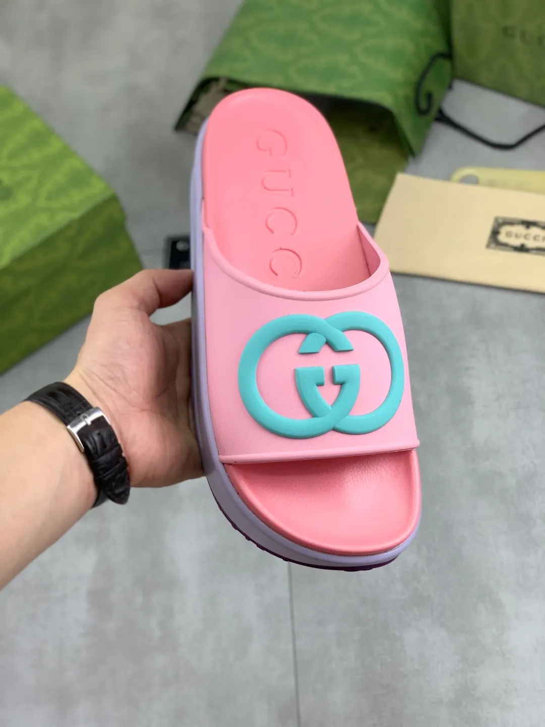 Men's Men's Shoes 💰P300💰[New Style] High Version 🎁🎁🎁 GUCCI New Year of the Snake casual slippers, original official website, perfect workmanship, transmitting a kind of noble luxury, sublimating its definition of luxury in Gucci's high-end extraordinary craftsmanship. Original Gucci double G combination outsole, code number: 35-46, complete package